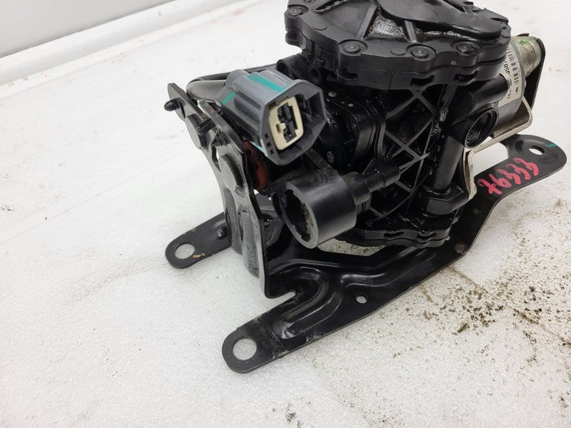 100343900A 12-15 Model S Brake Servo Booster Vacuum Pump & Isolator w/ Bracket 1003439-00-A