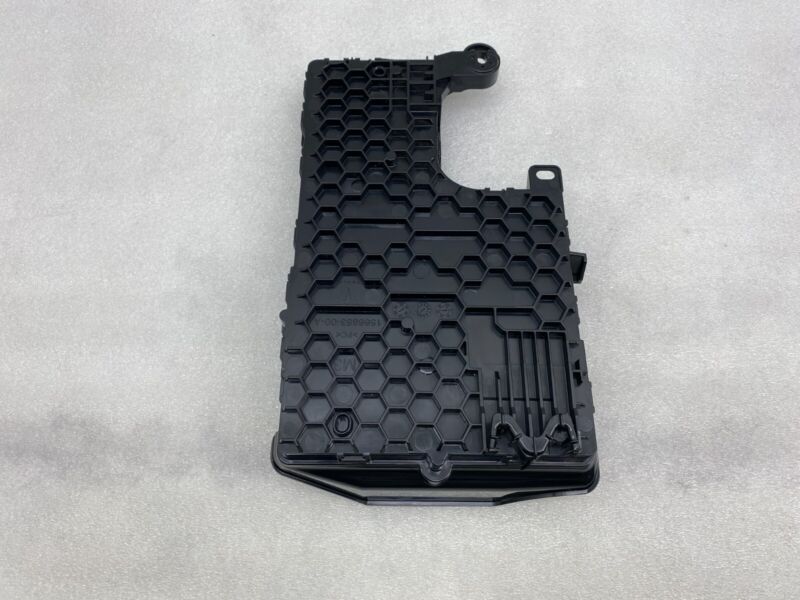 156745400B 2020-2023 Tesla Model 3 Right Low Voltage Controller Electronic Control Module