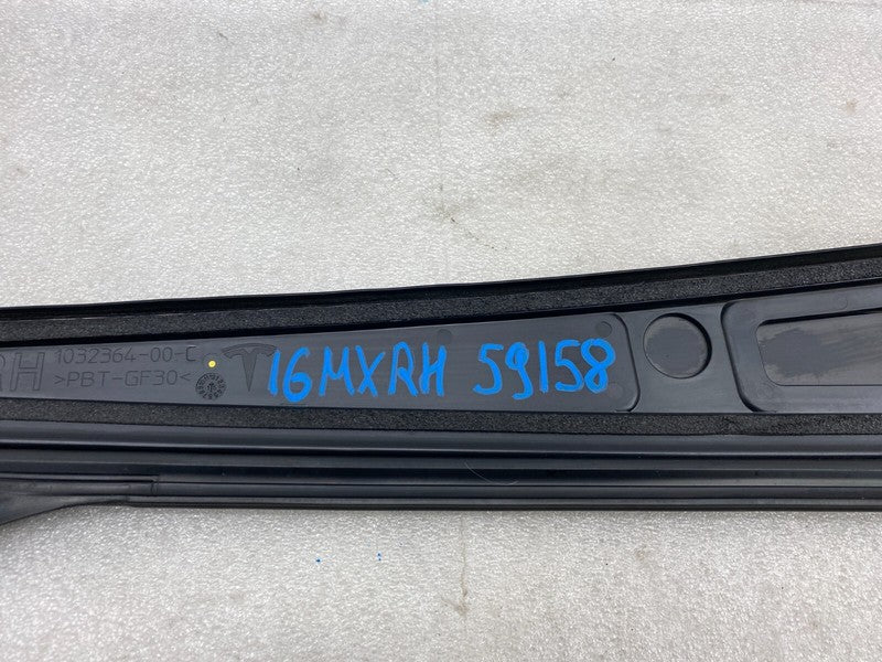 103236400C ⭕ 2016-2020 Tesla Model X MX Passenger Side B-Pillar Applique Glass 1032364-00-C