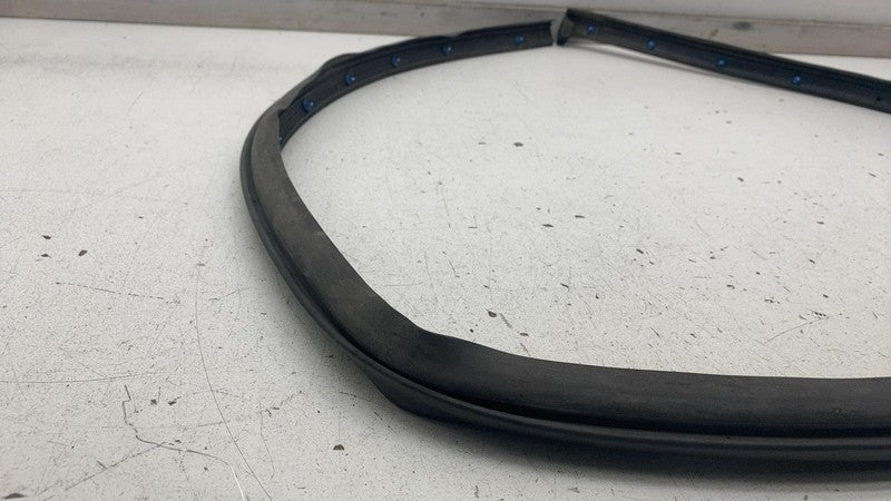 ⭕ 19-23 Audi e-Tron Driver Side Skirt Rocker Molding Rubber Seal Left