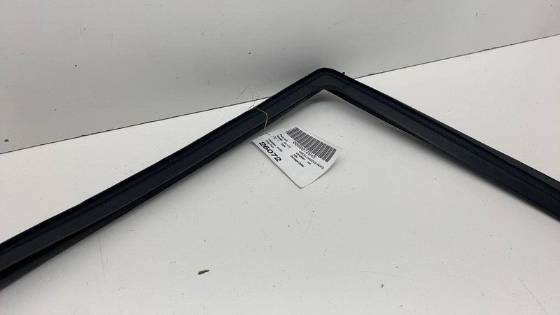⭕19-25 Chevrolet Silverado 1500 Rear Right Side Door Window Seal Weatherstrip RH