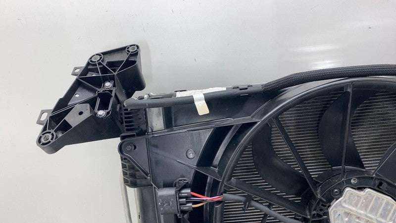 ⭕ 2017-2021 Chrysler Pacifica 3.6L Radiator Assy (8th VIN = G) w/o tow package