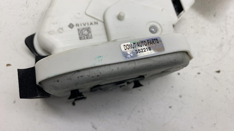 C200628534 ⭕ 2025 Rivian R1S Rear Right Side Door Latch Lock Actuator w/ Cable C200628534