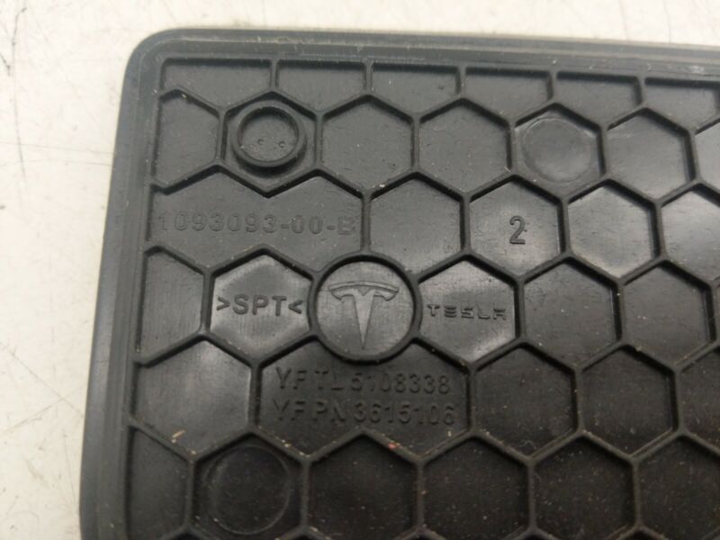 2017-2020 Tesla Model 3 M3 Center Console Storage Rubber Mat Bin Insert Assy OEM