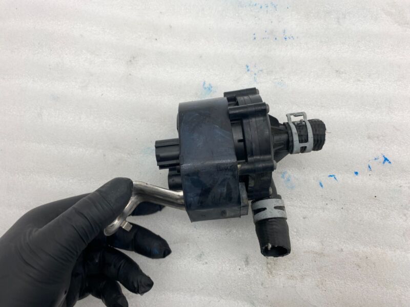 2016-2020 Tesla Model X MX Cooling System Auxiliary Coolant Water Pump Assembly