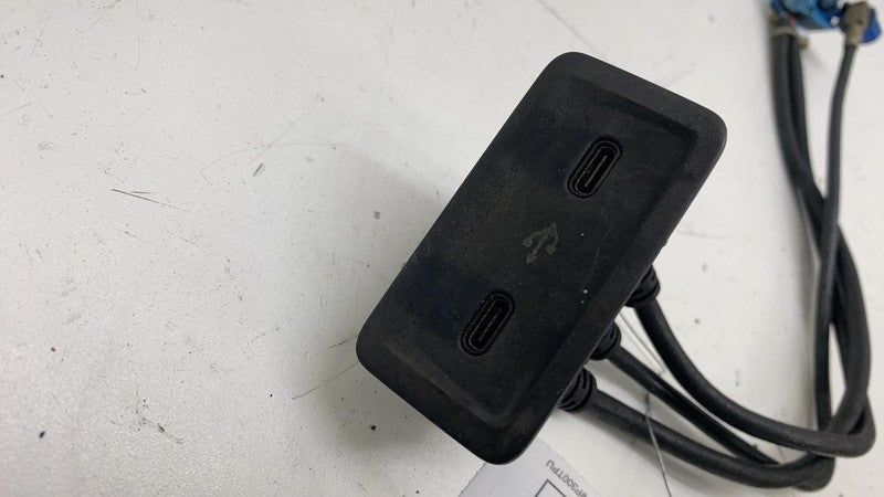 ⭕ 2022 Mercedes-Benz EQS 450+ V297 Multimedia Connection Type C-USB Port Socket