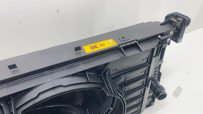 8641949-02 ⭕ 2014-2020 BMW i3 I01 Front Radiator A/C Condenser Fan Shroud Assembly 8641949