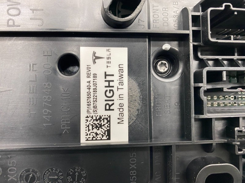 149784900D ⭕ 20-23 Model Y Front Right Body Controller ECU (5-Seat Type) GEN3 1657650-40-A
