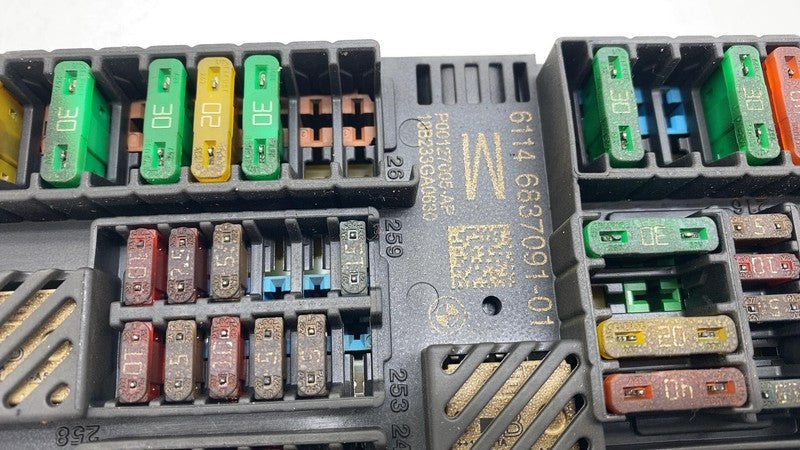 61356992958 2018 2019 BMW 530e G30 Power Distribution Fuse Relay Junction Box 61356992958