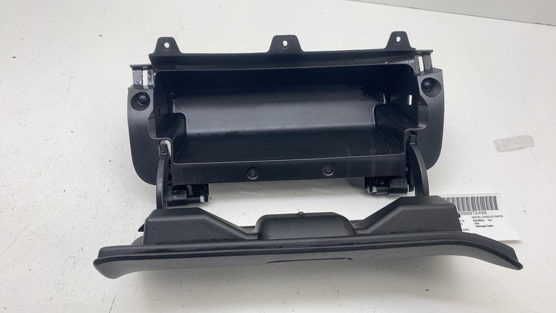 ⭕ 2025 Chevrolet Silverado 1500 Dash Right Upper Glove Box Compartment