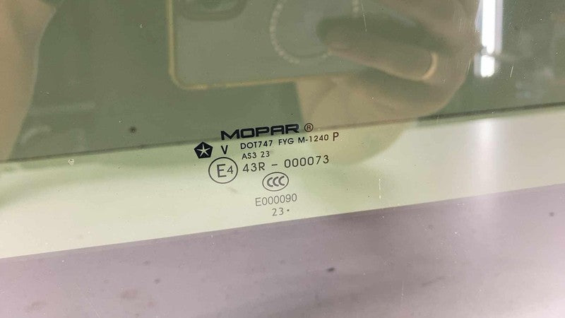 ⭕ 2024-2025 Chrysler Pacifica Rear Section Roof Panoramic Glass 300247