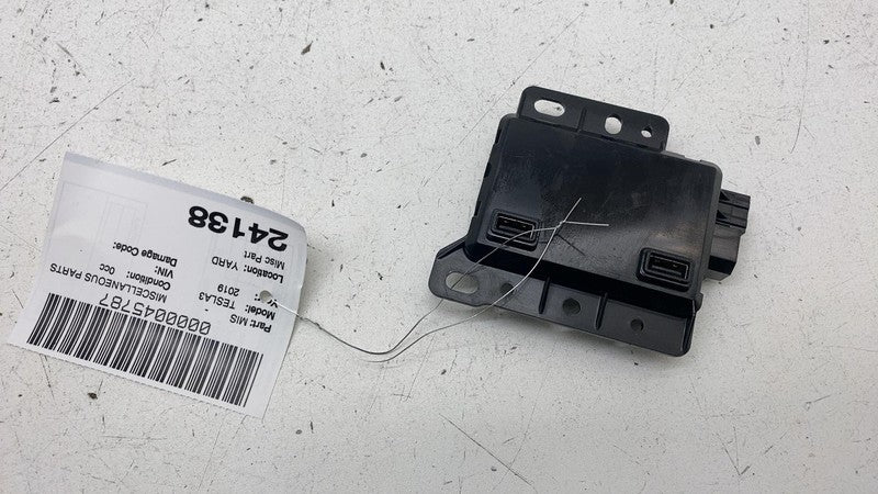⭕ 17-23 Model 3 Center Console Front USB Hub Charger Control Module 10