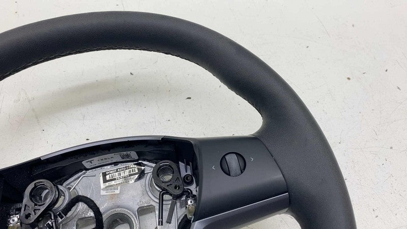 ⭕ 20-24 Tesla Model Y Steering Wheel Assembly Leather Black Heated 149