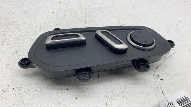 PT0059245A ⭕ 2025 Rivian R1S Front Right 1st Row Seat Adjustment Control Switch PT0059245-A