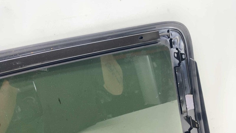 E4 43R-000073 ⭕ 2024-2025 Chrysler Pacifica Front Section Roof Panoramic Glass Assembly