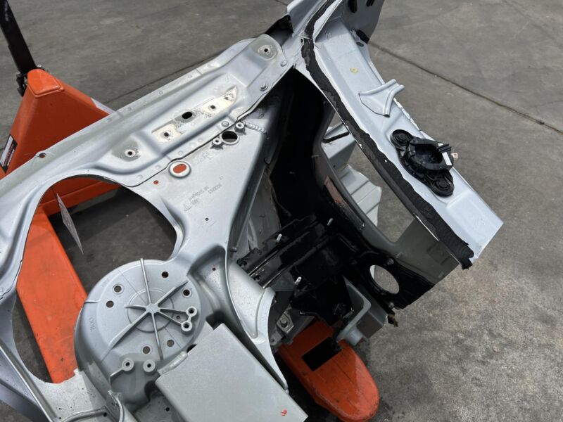 2012-2016 Tesla Model S MS Front Right Body Fender Horn Frame Rail Apron Cut Out