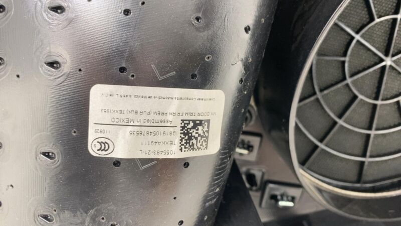 1055483-21-L ⭕ 2016-2020 Model X Front Passenger Side Door Panel Trim Card Right 1055483-21-L