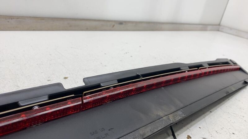 600591700C 2012-2020 Tesla Model S Rear Center High Mounted Stop Light Third 3rd Brake Assy