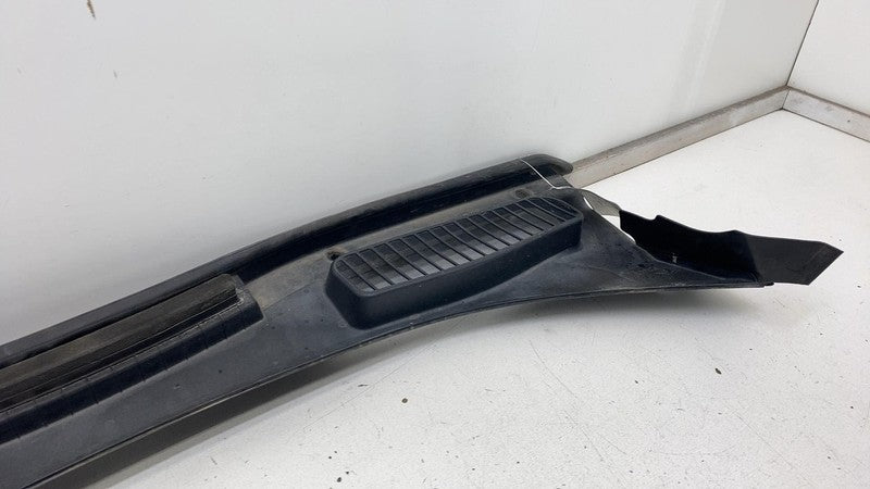 DM51R02216AB 2013-2018 Ford C-Max Front Windshield Wiper Cowl Vent Trim Panel Cover Assembly