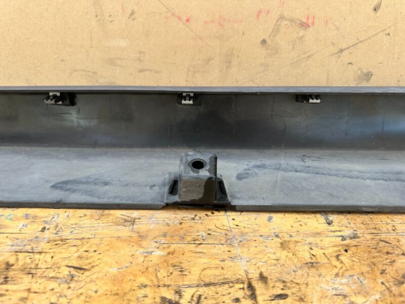 103421900B ⭕ 16-20 Tesla Model X Right Rocker Panel Sill Cover Outer Molding 1034219-00-B
