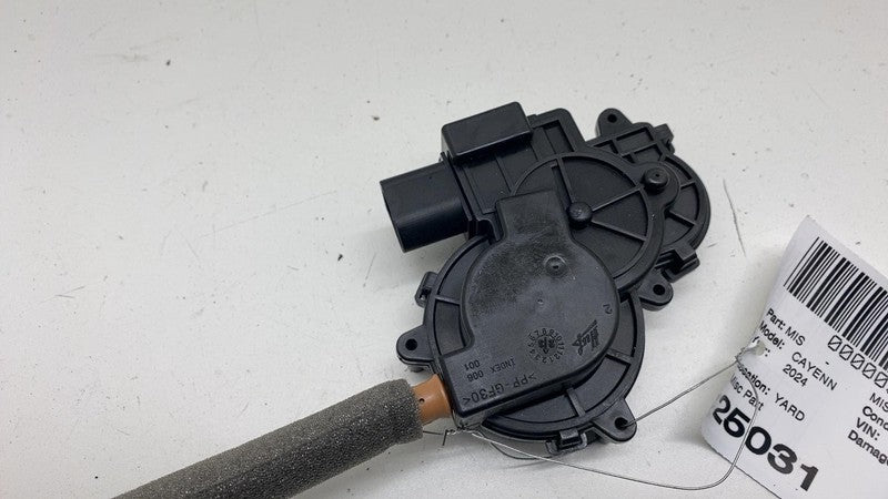 9Y3 827 447 F ⭕ 2024 Porsche Cayenne Rear Trunk Tailgate Lock Latch Actuator Assy 9Y3827447F