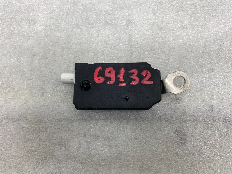 ⭕ 17-23 Tesla Model 3 Infotainment Antenna Amplifier AMP Radio FM 1079