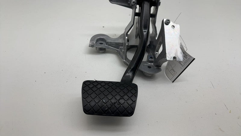4M1.723.117.E ⭕ 2018-2024 Porsche Cayenne Brake Foot Stop Pedal w/ Mount Bracket 4M1723117E