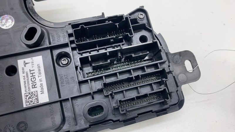 149784800D 2020-2024 Tesla Model Y Right Low Voltage Controller Electronic Control Module