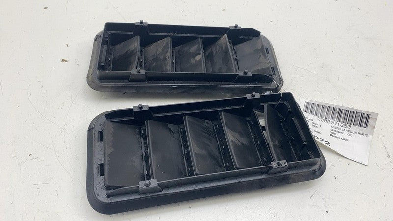 18106265 ⭕ 19-25 Chevrolet Silverado 1500 Rear Left & Right Quarter Vent Grille 18106265
