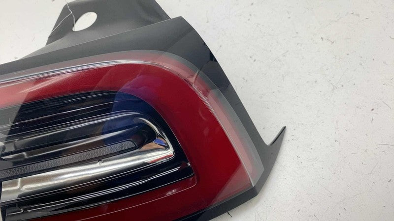 150208700D ⭕ 21-24 Tesla Model Y Rear Right Taillight Outer Lamp On Quarter RH 1502087-00-D