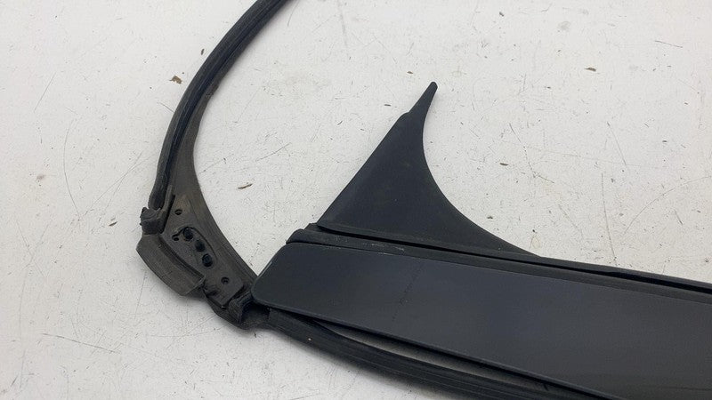 103236400C ⭕ 2016-2020 Tesla Model X Right B-Pillar Applique Glass w/ Seal RH 1032364-00-C