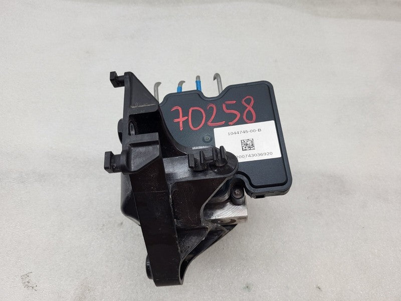 1044745 00 B ⭕ 21-23 Model Y 3 Antilock Brake System ABS Pump Module with Holder 1044745-00-B