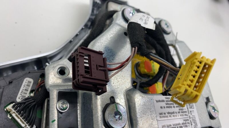 101426501C 2012-2015 Tesla Model S Steering Wheel Airbag Module w/ Retainer Plate Bracket