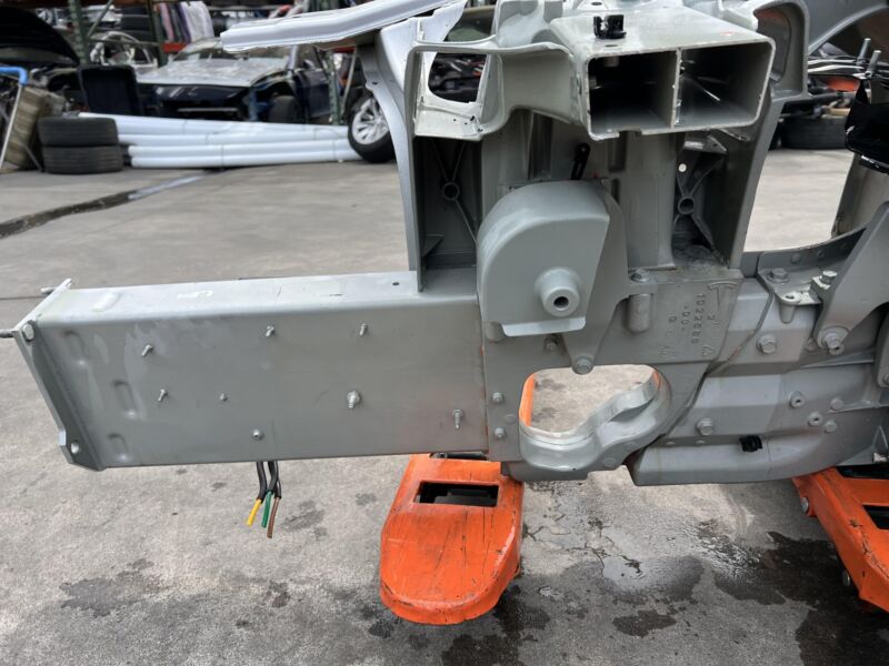 2012-2016 Tesla Model S MS Front Right Body Fender Horn Frame Rail Apron Cut Out
