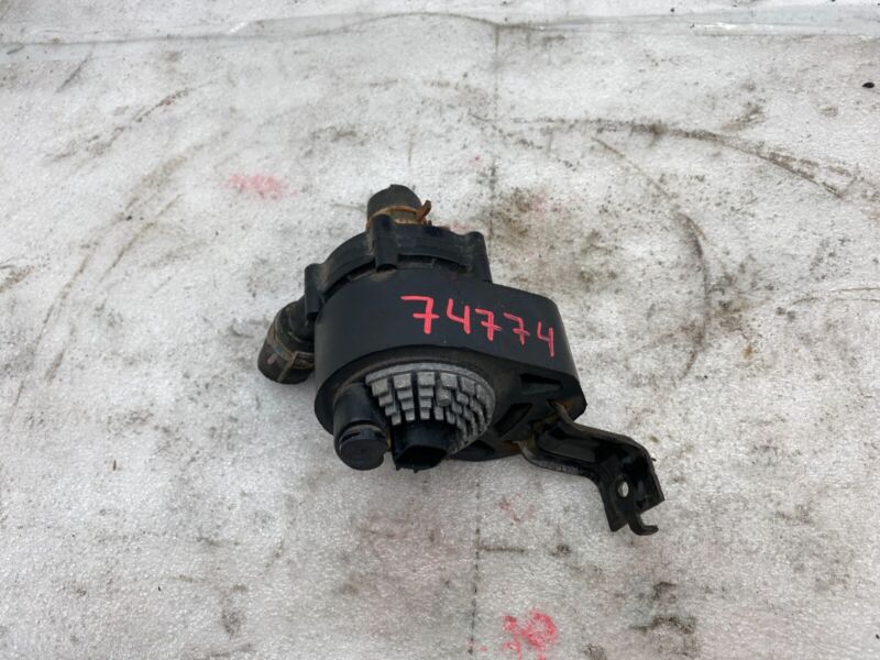 2012-2015 Tesla Model S MS Battery Coolant System Auxiliary Water Pump Assembly