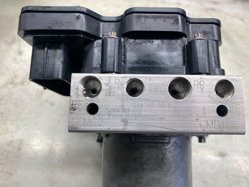 1044745 00 B ⭕ 17-23 Tesla Model 3 Y Anti-Lock Brake System ABS Pump Module Unit 1044745-00-B