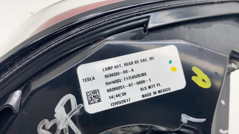 103433300A 2016-2020 Tesla Model X MX Rear Passenger Side Outer Taillight Tail Lamp Right