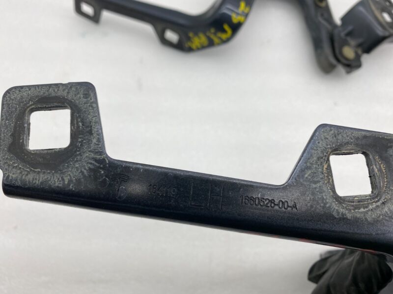 1660526 00 A ⭕2020-2023 Tesla Model Y Front Leff & Right Hood Hinge 1660526-00-A/1660527-00-A