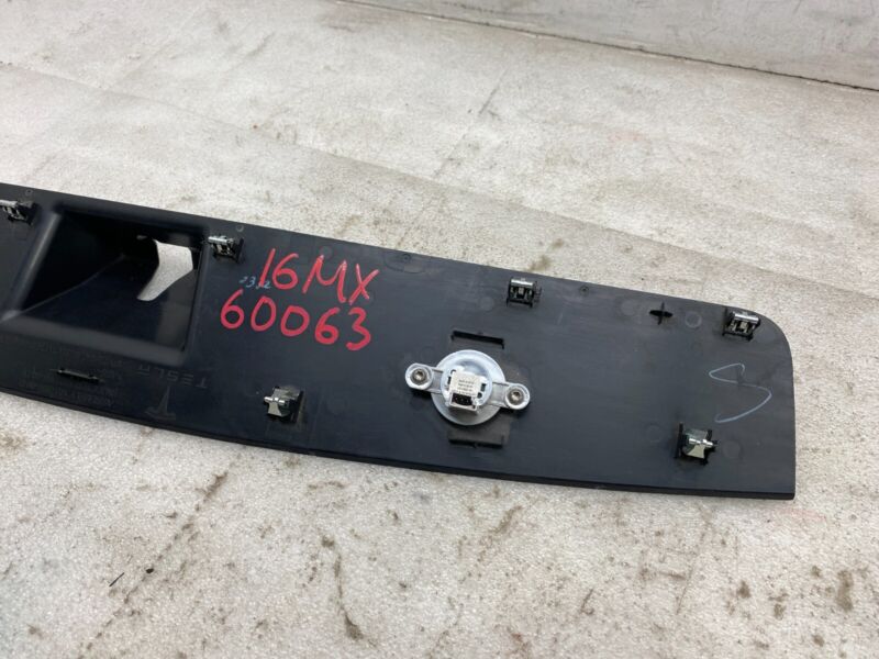 1037897-00-D 2016-2020 Tesla Model X MX Liftgate Lower Trim Cover Molding Assy 103789700D OEM