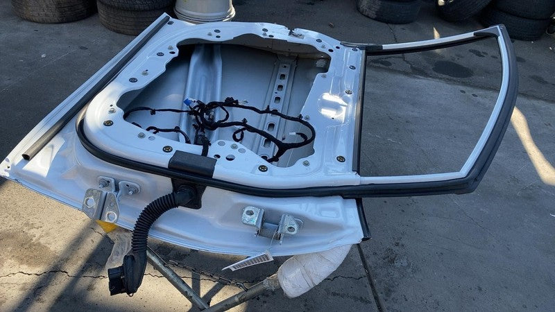 ⭕ 2017-2024 Chrysler Pacifica Front Driver Side Door Assembly Left LH White PW7