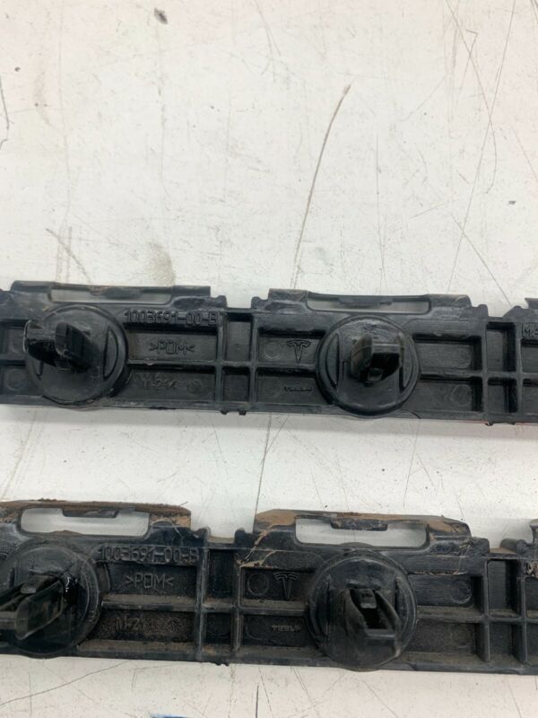 1003691-00-B ⭕12-21 Model S Rear Left & Right Skirt Rocker Panel Support Bracket 1003691-00-B