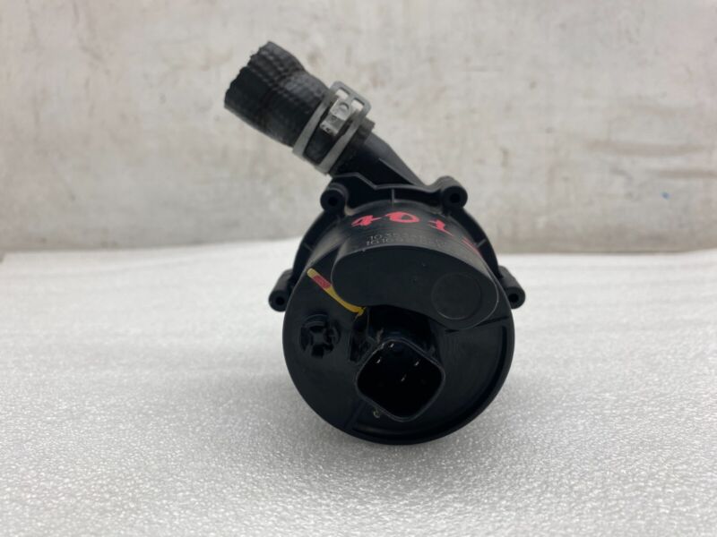 2016-2020 Tesla Model S X Cooling System Auxiliary Water Coolant Pump FWD Assy