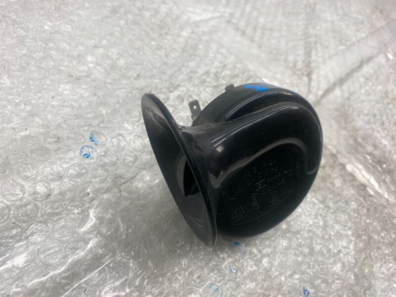 E1 0020046 2012-2020 Tesla Model S MS Seger High Pitch Tone Horn 12V 510 Hertz with Bracket