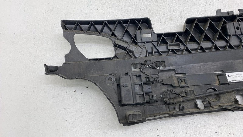 2019 BMW 530e G30 2.0L Rear Center Bumper Lower Support Bracket