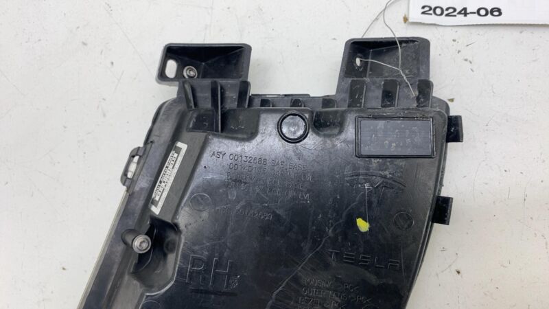 600591400F 2012-2020 Tesla Model S Front Passenger Side Cornering Light Corner Lamp Right