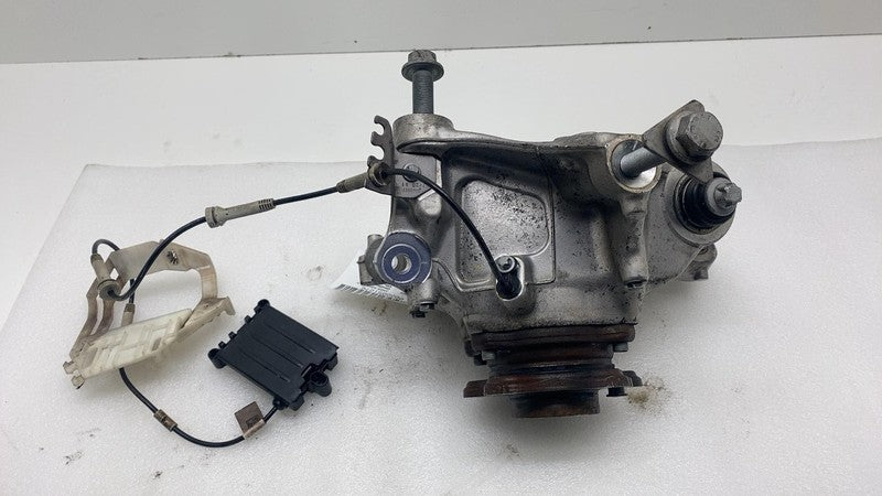 6866337 2017-2023 BMW 530e Rear Left Spindle Knuckle Hub w/ ABS & Connection Bracket RWD