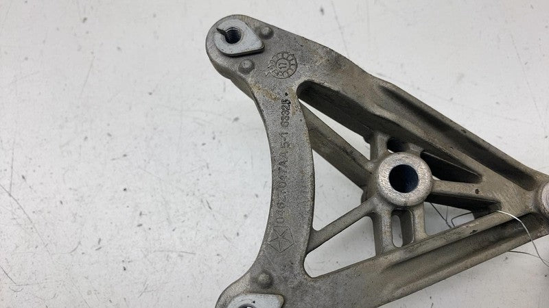 04627047AA ⭕ 2012-2017 Jeep Wrangler Engine Alternator Generator Mount Bracket 04627047AA