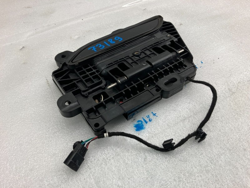 107188401A ⭕ 16-20 Model S Rear Driver Left Exterior Door Handle Outer GEN 3 1071884-01-A