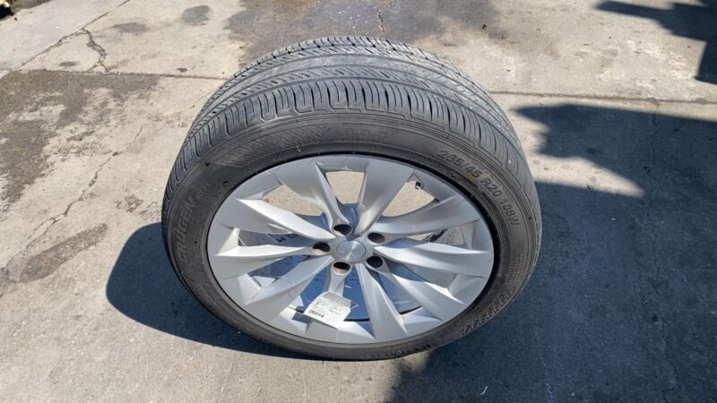 102724400B ⭕ 16-20 Tesla Model X Wheel Rim 20x9.0J + 35MM 20" 10-Spoke w/ Tire 1027244-00-B