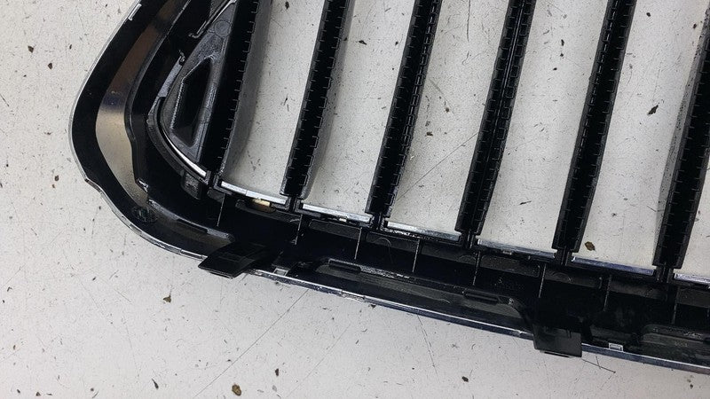8070470 2017-2021 BMW 530e G30 Front Passenger Side Bumper Kidney Grille Right 8070470